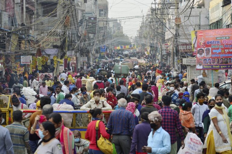 Police, Admin Deploy Teams to Enforce Covid-appropriate Behaviour as Markets Set to Reopen in Delhi
