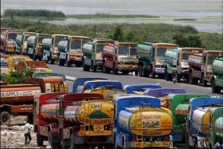 ‘Dekho Magar Pyar Se, Corona Darta Vaccine Ki Maar Se’: Catchy Slogans on Bhopal Trucks With an Aim