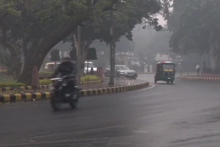 Delhi Records Minimum Temperature of 22.2 Degrees Celsius, Light Rains Expected