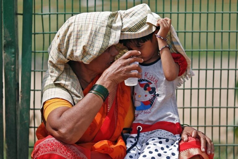 Delhi Sizzles as Mercury Surpasses 40 Degrees Celsius, No Heat Wave Predicted