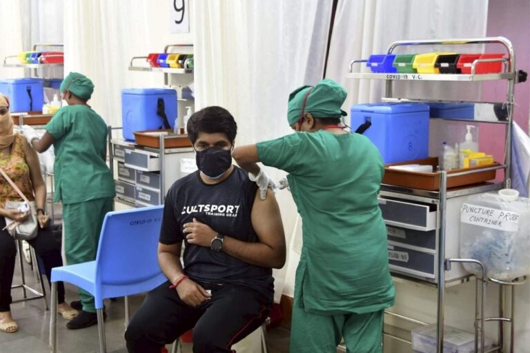 People from Delhi-NCR Travelling 200 Kms to Get Covid Vaccination, Says Agra Hospital