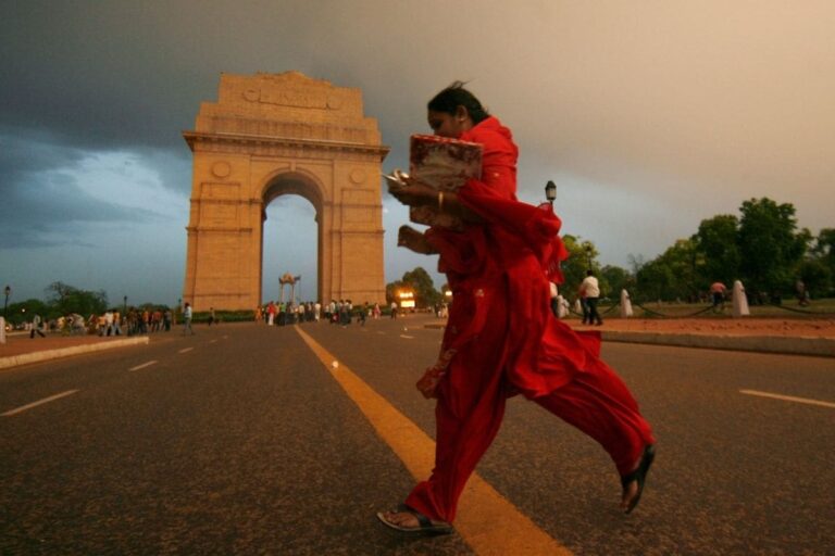 Dusty Winds, Light Rains Bring Down Mercury in Delhi