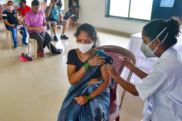 India Records Highest Ever Daily Vaccination at 47.5 Lakh Till 3pm Today; UP, MP, Gujarat Ahead