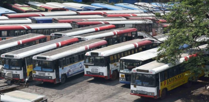 Private Buses Finally Hit Kolkata Roads But Passengers Complain of Excess Fare