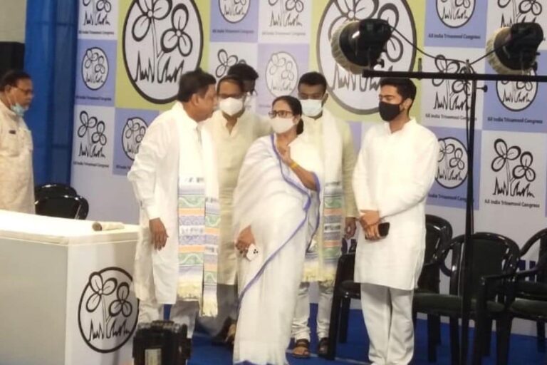 2-min Silence For Sore Losers, Says TMC’s Abhishek Banerjee On Pegasus; Party Members to Stage Dharna Outside Parliament Today
