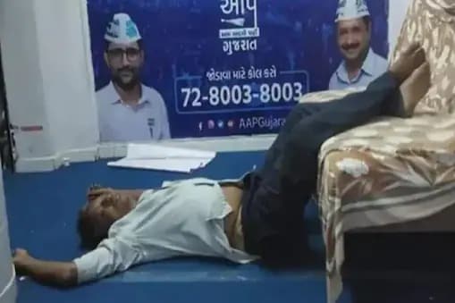 Man Found Sleeping At AAP’s Surat Office Turns Out To Be A BJP Worker