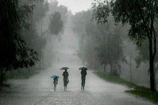 West Bengal Weather: Red Alert Issued For Northern Parts, Scattered Rainfall In South