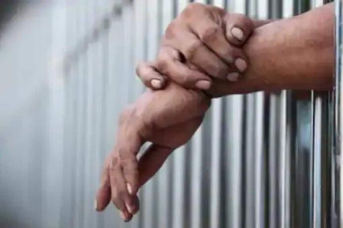 Maha: 4 Undertrials Escape After Putting on Convulsion Drama