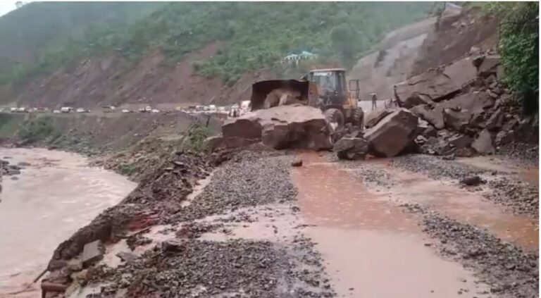 Rescue Operation Resume in Cloudburst-hit Kishtwar After Suspension Due to Rain