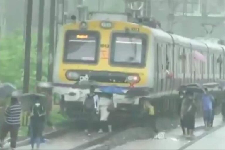 Mumbai Rains News LIVE Updates: People Walk on Tracks as Heavy Rainfall Hits Train Services, Buses Diverted, Roads Waterlogged