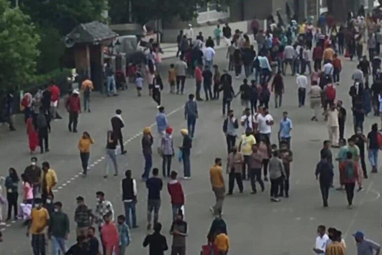 Mask-less Crowds in Shimla Finally Catch Attention of Authorities, Tourists Restricted on Ridge, Mall Road