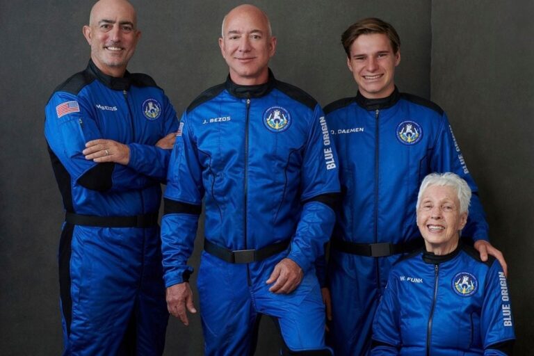 Jeff Bezos, Richard Branson’s Space Somersaults Emit 10k Times More CO2 Per Person Than You Do in a Year