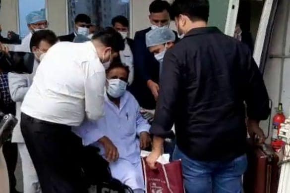 Akhilesh Yadav Leaves Lok Sabha Session to Meet Azam Khan in Lucknow Hospital
