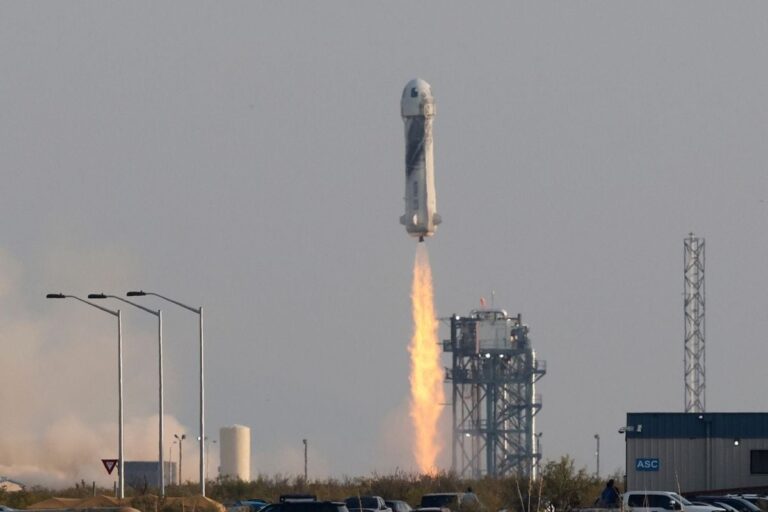 In Photos: Jeff Bezos Blasts into Space in Blue Origin’s New Shepard Rocket