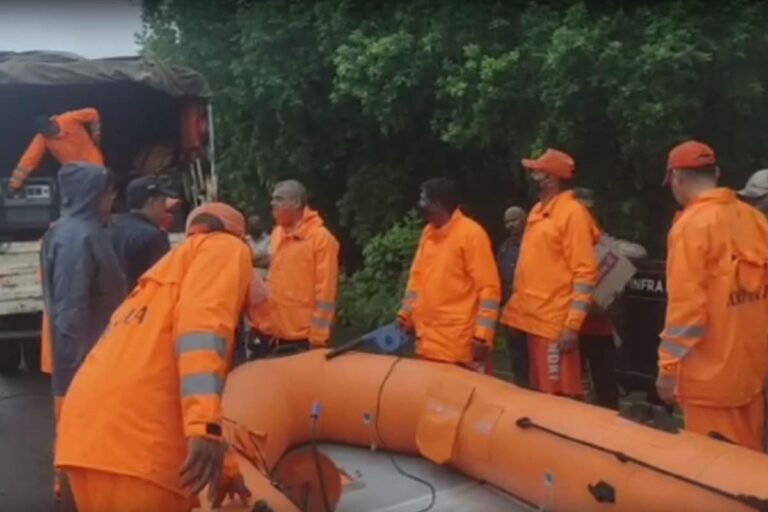 Mumbai Rains LIVE Updates: 2 Feared Trapped in Debris After Houses Collapse, Several Rescued by NDRF Teams as Rains Wreak Havoc in Chiplun, Sangli