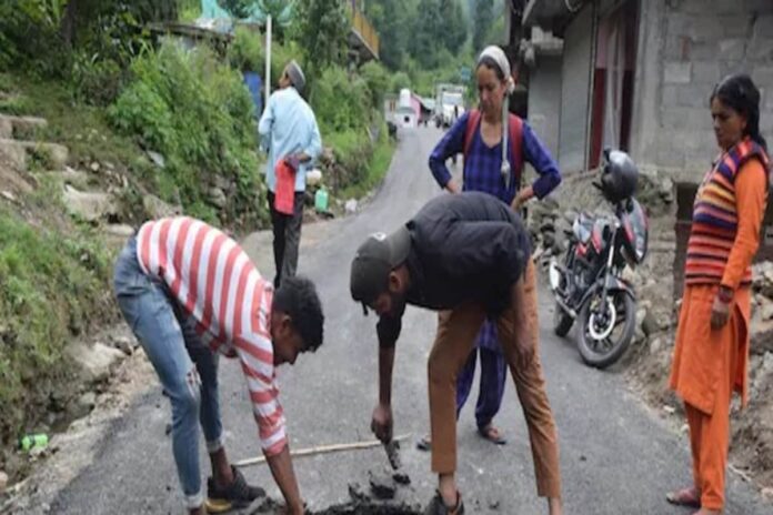 Himachal Pradesh: Road Damaged in Just Four Days After Tarring in Kullu