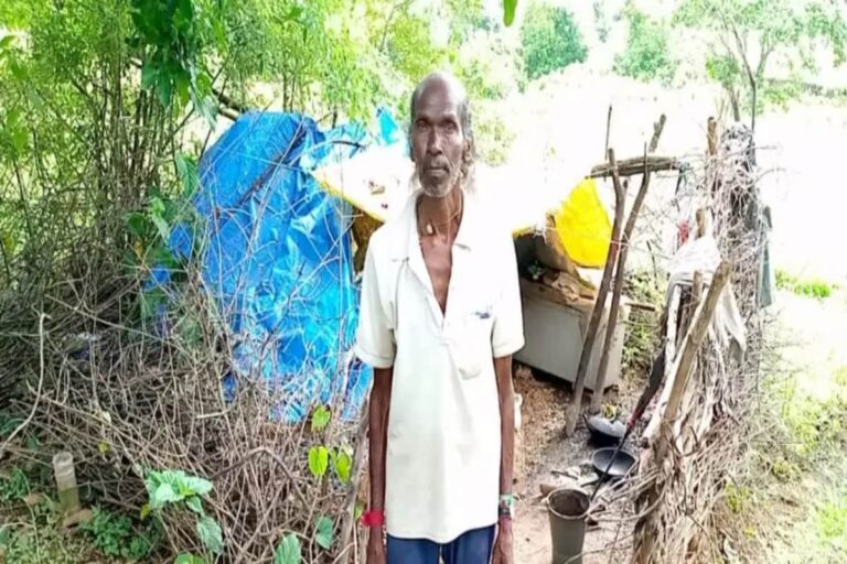 PM Housing Scheme Fails in Jharkhand Village, Farmer Lives Under a Tree For 5 Years