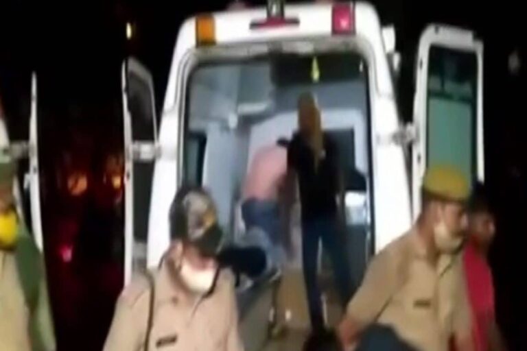 Barabanki Accident: 18 Labourers Sleeping on Road Mowed Down as Truck Rams into Stationary Bus