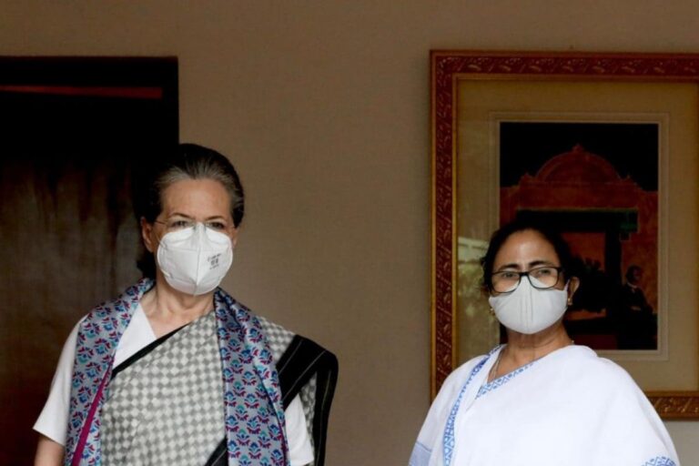 ‘Hum Akele Kuch Nahi’: Mamata Calls on Sonia Gandhi in Big Show of Opposition Unity; Rahul Present