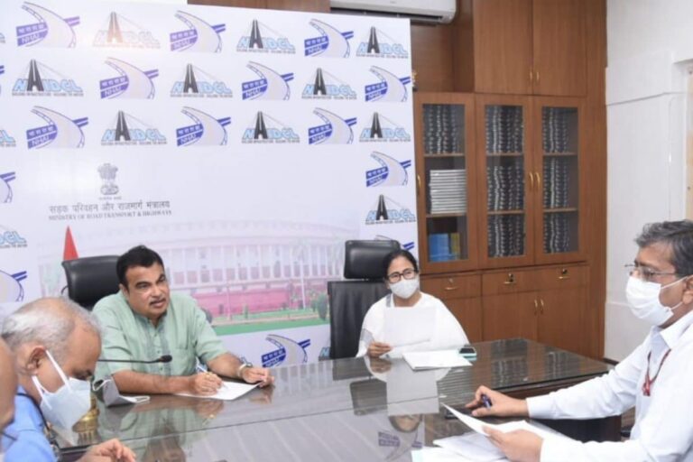 Mamata Requests Nitin Gadkari for 3-Tier Transportation System, Better Road Connectivity in Bengal