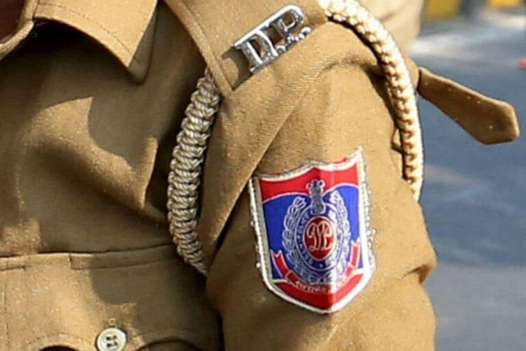 Delhi Police SI Suspended Over Video Showing Men Drinking Liquor in Lock-up