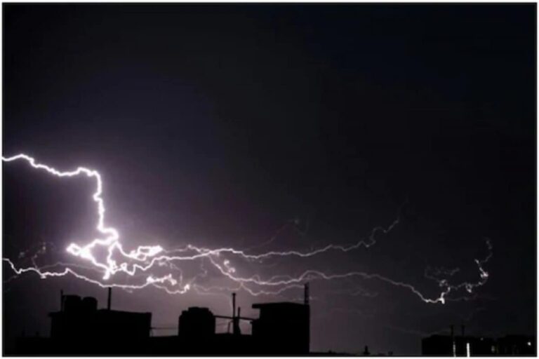Sultry Weather Conditions Continue in Delhi, IMD Forecasts Cloudy Skies