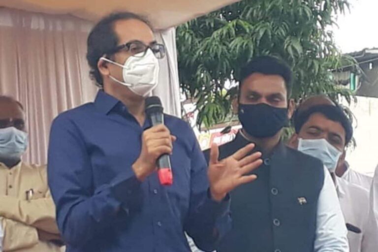 Maha CM Visits Flood-hit Sangli, Says Need to Work on Permanent Solution to Flood Crisis
