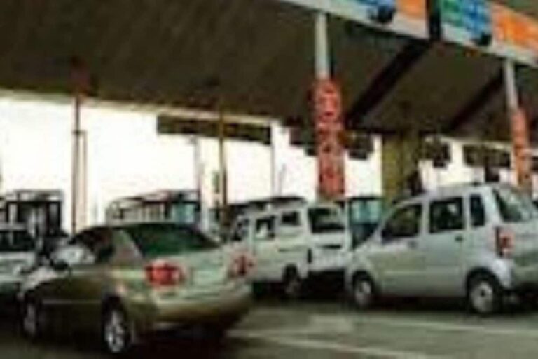 UP Nagar Panchayat Chairman Assaults Toll Plaza Official, Video Goes Viral