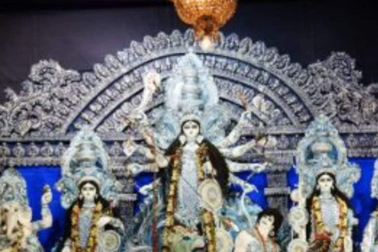 Kolkata Clubs Perplexed about Grand Durga Puja Celebration Amid Third Wave Fear