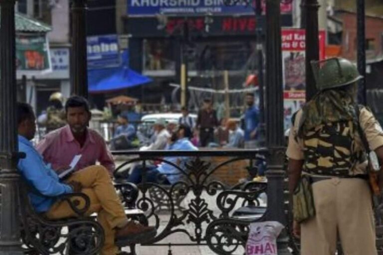 Kashmir Police Force Traders To End Strike, Open Shops On 2nd Anniversary of Article 370 Abrogation