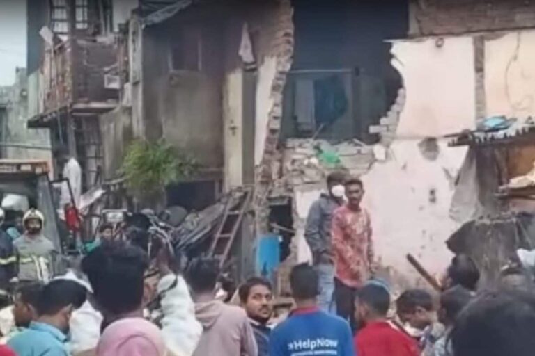 2 Injured as Building Collapses in Northeast Delhi, 4 Feared Trapped
