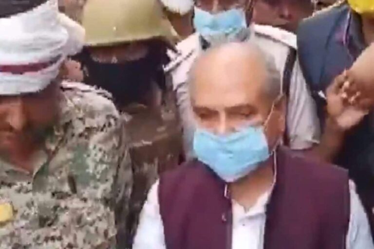 MP: Locals Throw Mud, Sticks at Narendra Singh Tomar’s Envoy Over Inadequate Flood Measures
