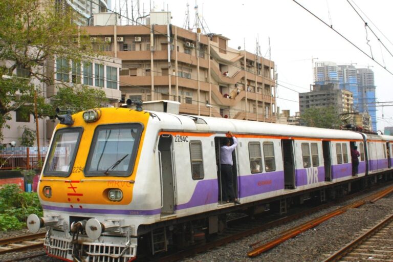 Indian Railways to Carry Out Jumbo, Mega Block in Mumbai Today; Check Local Train Timings, Route Details