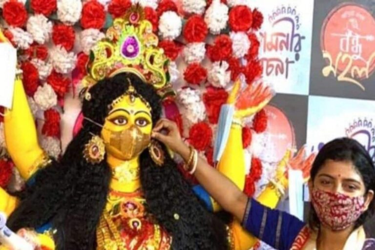 Durga Idol Wearing Golden Mask Unveiled near Kolkata to Promote Message in Covid Pandemic