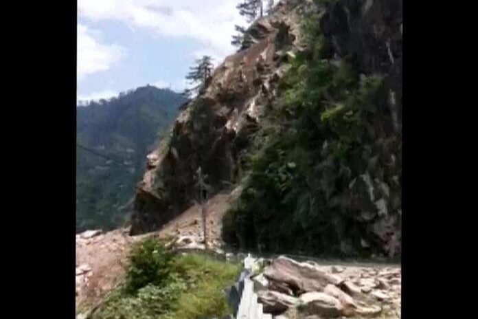 Kinnaur Landslide LIVE Updates: Bus, Truck Among 4 Vehicles Trapped Near Himachal's Nugulsari; Casualties Feared, ITBP at Site