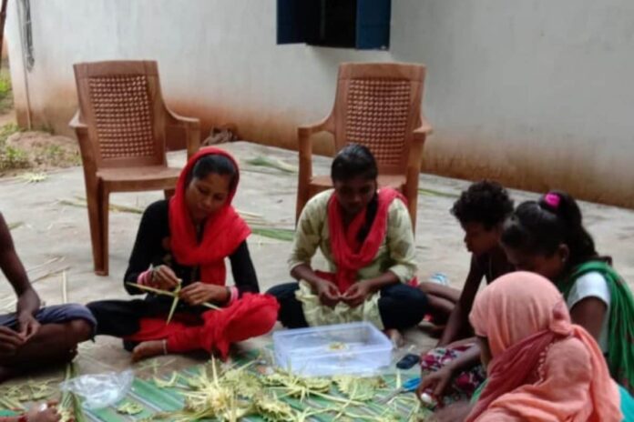 How Tribal Women From Bastar Made Thousands by Selling Eco-Friendly Rakhis from Bamboo, Palm Leaves