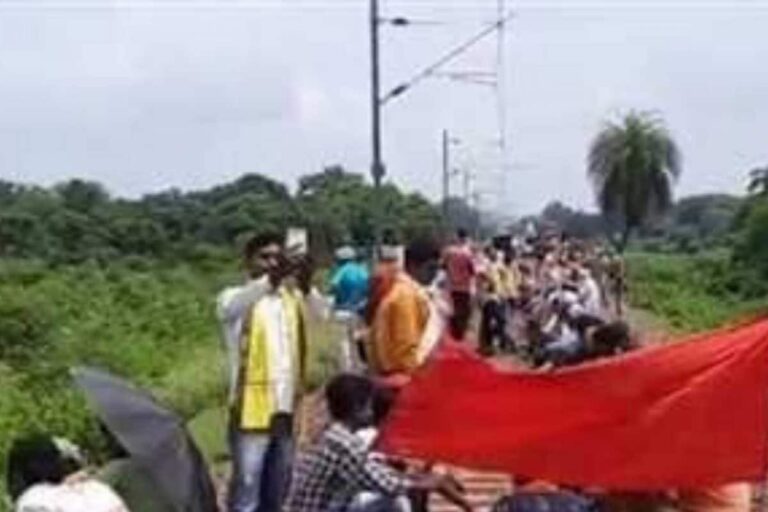 Chhattisgarh Tribals Block Highways, Railway Tracks Demanding Compensation for Silger Victims
