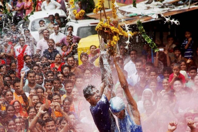 After Ganeshotsav, Nod to Dahi Handi in Maha? CM to Decide Today as Mandals Vow to Follow Covid Rules
