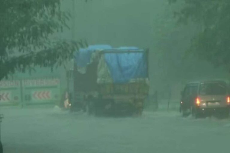Delhi Wakes up to Waterlogged Roads as Heavy Rainfall Bring Respite from Sultry Weather; Traffic Hit Hard