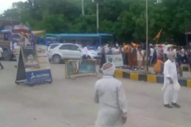 10 Injured After Police Lathicharge Farmers in Karnal, Haryana Highways Blocked in Protest