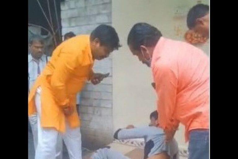 On Camera, Muslim Bangle Seller Beaten Up in Indore, Minister Says Was Using Fake Hindu Name