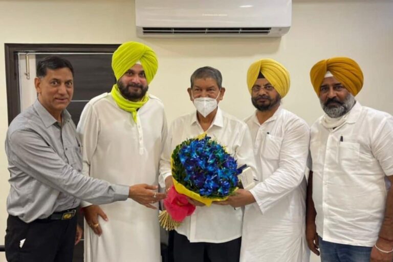 All’s Still Not Well: Sidhu Meets Harish Rawat Amid Fresh Rumblings in Punjab Congress