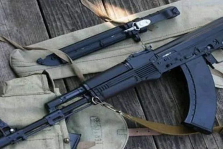 India Seals Deal with Russia to Procure AK-103 Rifles in Push of Military Modernisation