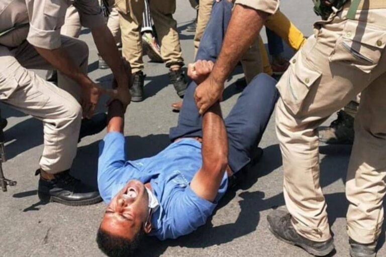 Authorities Foil Muhurram Processions in Srinagar, Many Detained