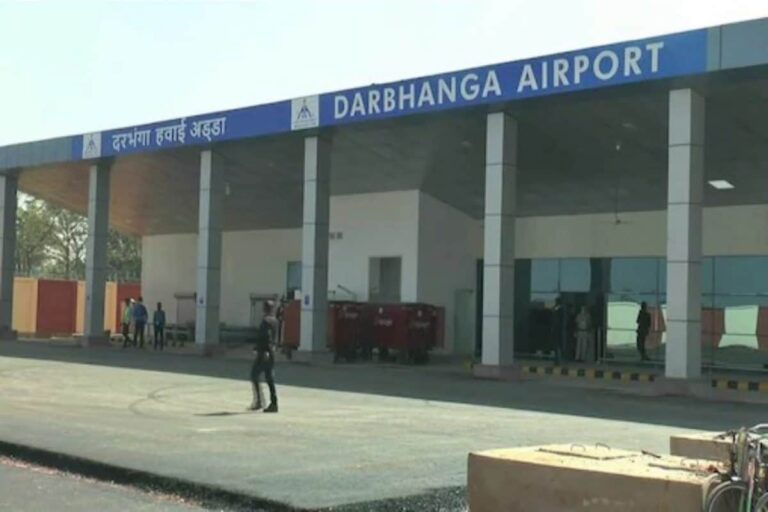 Chaos at Bihar’s Darbhanga Airport As Two Families Fight Over a Dead Body