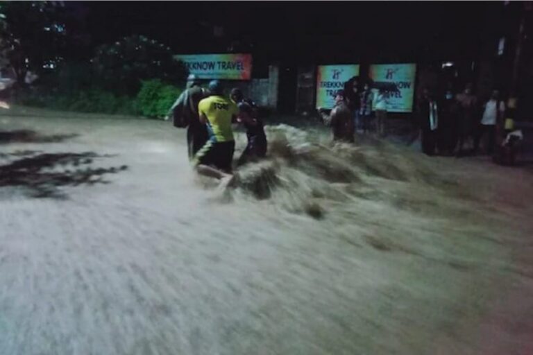 Heavy Rains Cause Waterlogging in Dehradun, SDRF Teams Rushed to Rescue
