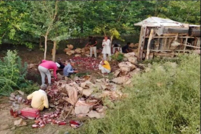 Liquor Truck Overturns in Haryana’s Hisar, Locals Throng To Loot Alcohol Bottles