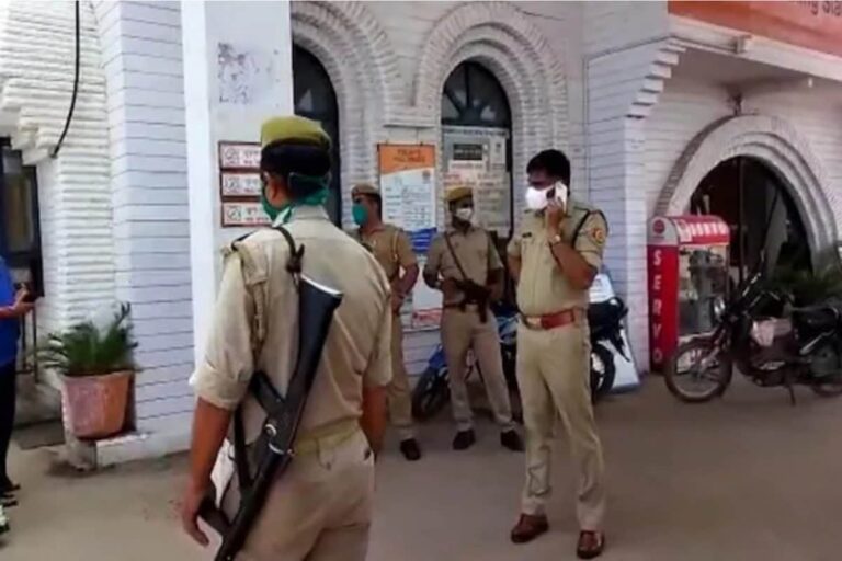 11 Policemen in Agra Sent To Police Lines For Dereliction of Duty in Rs 11 Lakh Loot Case