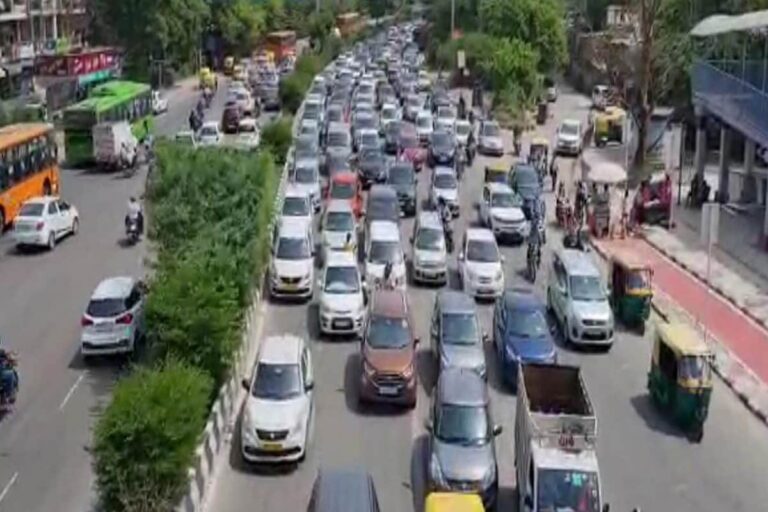 Heavy Jam on Delhi-Noida Border as Routes Changed Ahead of Independence Day