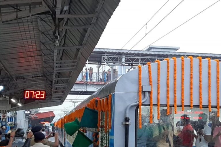 Indian Railways to Introduce Vistadome Coaches in North Bengal; Check Timings, Price & Other Details